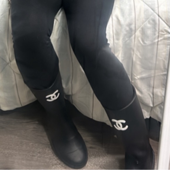 Chanel rain boots - Picture 3 of 8